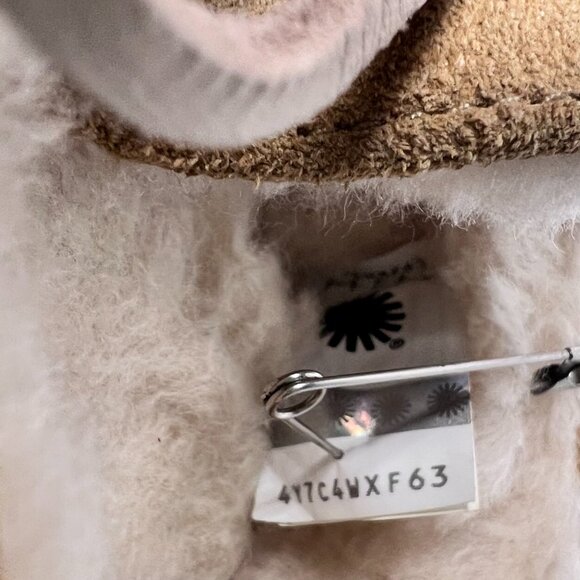 UGG Women Dakota Slippers Tan Suede 9 - Picture 9 of 10